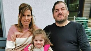 Nicole und Christian Stemmler sind Eltern von vier Mädchen. Ihre jüngste ist die fünfjährige Emma, sie hat das Down-Syndrom.