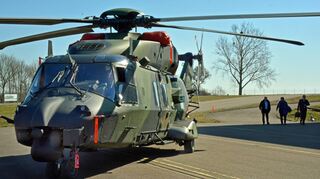 So sieht ein NH 90-Hubschrauber aus der Nähe aus – gleich neben dem zivilen Bereich des Niederstettener Flugplatzes entsteht bis 2024 ein Gebäude zum virtuellen Training mit dem Luftfahrzeug. Betreiberin der Anlage ist eine private Firma, die aber im engen Schulterschluss mit der Bundeswehr agiert.