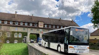 Linienbus und Fahrradanhänger mit Platz für 14 Fahrräder: Der Radbus startet am Freitag, 1. April, in die Saison.