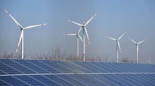 PV-Anlagen und Windkraftanlagen (Symbolbild)