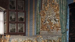 Das original erhaltene Prunkbett der Hohenloher Fürstin Elisabeth Friederike Sophie, grundlegend renoviert, können die Gäste aus aller Welt ab Juli wieder an seinem ursprünglichen Ort in den „Schönen Gemächern“ bewundern.