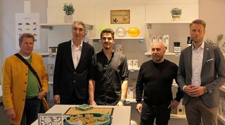 Über die Neueröffnung der „Hemptheke“ nahe des Wertheimer Marktplatzes freuten sich am Samstag (von links) Bernd Maack, Bernhard Pirker, Nick Speier, Christian Koch und OB Markus Herrera Torrez.