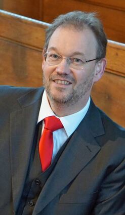 Die „Orgelmusik zur Marktzeit“ wird in der Wertheimer Stiftskirche von Carsten Klomp eröffnet.