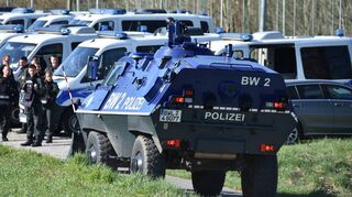Sehr starke Kräfte zog die Polizei am Mittwochmorgen im Boxberger Stadtteil Bobstadt zusammen. Auch aus Bayern rückte ein Spezialeinsatzkommando als Verstärkung an.