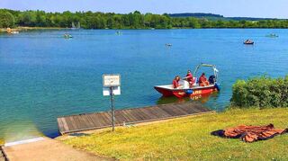 Ehrenamtlich im Einsatz: Die DLRG sorgt für Sicherheit im Hallenbad, sowie am Badesee in Creglingen-Münster und am Breitenauer See bei Heilbronn (Bild).