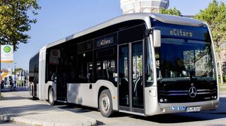 Ein eCitaro-Elektrobus an der Haltestelle Luzenberg in Mannheim.
