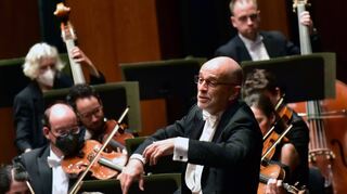 Derzeit oft in Mannheim zu Gast: der Generalmusikdirektor am Teatro Municipal de Santiago de Chile Roberto Rizzi Brignoli im Rosengarten.