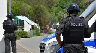 Mit starken Kräften waren Polizei und Zoll am Freitag erneut in Bobstadt, um Durchsuchungsmaßnahmen vorzunehmen.