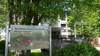 Der Landkreis besitzt mehr als 70 energetisch bedeutsame Gebäude, wie die Zentralgewerbeschule in Buchen. Für diese will er eine Personalstelle für ein institutionalisiertes Energiemanagement schaffen.
