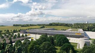 So könnte das Paketzentrum bei Osterburken aussehen, sofern sich die Stadt für das Vorhaben ausspricht. Das ist der Blick von der Autobahn 81 kommend in Richtung Adelsheim. Die Bundesstraße befindet sich links des Gebäudes.