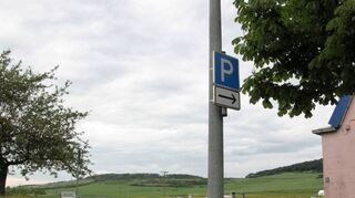 Einstimmig hat sich der Gemeinderat für die Aufstellung eines Bebauungsplanes für das Sondergebiet „Königshöfer Messe“ und für die öffentliche Bekanntmachung der Satzung über ein besonderes Vorkaufsrecht „Parkplätze Messegelände“ ausgesprochen.