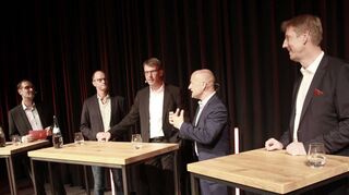 Bei einem abschließenden Podiumsgespräch (von links) Moderator Bernd Meidel, Meeresbiologe, Verhaltensforscher und Autor Dr. Karsten Brensing, Peter Vogel, Vorstandsvorsitzender der Sparkasse Tauberfranken, Michael Irsfeld, Produktspezialist für Vermögensverwaltung und Dachfonds bei der DekaBank, sowie Wolfgang Reiner, Vorstandsmitglied der Sparkasse Tauberfranken.