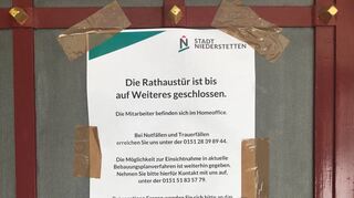 Im Nachgang einer „Rathaussschließung“ wurde Bürgermeisterin Naber durch das Landratsamt vorläufig ihres Dienstes enthoben.