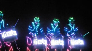 Bewegte Glückwünsche gab’s im Showact: „LED Dance &amp; Drums“.
