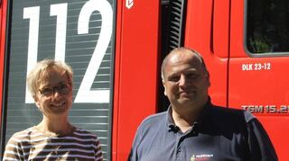 Simone Schölch von der Stadtverwaltung und Stadtkommandant Andreas Hollerbach loben die Buchener Feuerwehr, warnen aber vor fehlendem Nachwuchs.