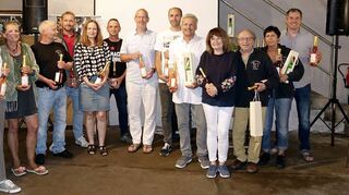 Die Geehrten (von links): Heike Hauschild, Angie Wenger-Maninger, Matthias Rupp, Michael Siegel, Sabine Otremba, Herbert Hügel, Christian Weidinger, Tobias Büchold, Helmut Schmeißer, Ingrid Schmeißer, Helmut Heithier, Christa Gross und Steffen Otremba. Es fehlen Jürgen Blau, Martina Käfig und Oliver Pelz.