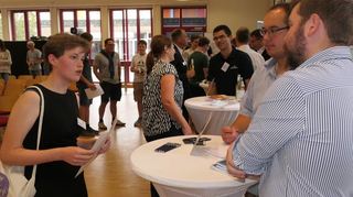 Bei individuellen Gesprächen mit den Partnerunternehmen des Wettbewerbs „Kreative Köpfe“ fand jeder Erfinder einen Unterstützer.