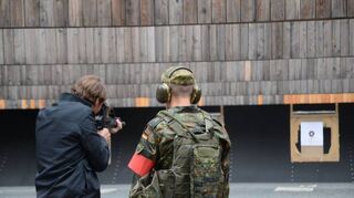 Der Beste an der Waffe: Stephan Eirich. Geschäftsführer des gleichnamigen Hardheimer Unternehmens, sicherte sich in der Gesamtwertung den ersten Platz.