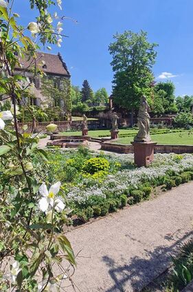 Der Abteigarten steht im Mittelpunkt der Führung am 14. Juli im Kloster Bronnbach.