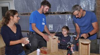 Das Bild zeigt die Holzwerkstatt für kleine und große Handwerker beim Infotag der Firma Panter Holzbau.