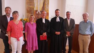 Abschied (von links): Norman Volpp, Pia Sachweh, Silke Dietz, Dekan Rüdiger Krauth, Pfarrer Markus Keller, Sieghard Schmidt und Michael Weller.