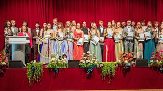 Die Abiturientinnen und Abiturienten der Freien Schule Anne-Sophie.