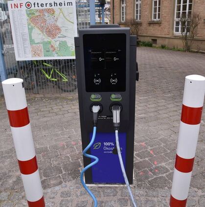 Seit einem Jahr kann auch in Oftersheim „elektrisch getankt“ werden.