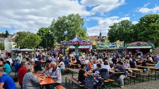 Schnell hatte sich der Festplatz gefüllt.