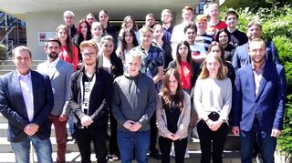 Die erfolgreichen Schüler und Schülerinnen der zweijährigen Berufsfachschule/Wirtschaftsschule.