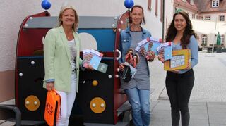 Bürgermeisterin Anette Schmidt und die Mitarbeiterinnen des Familienbüros freuen sich, wieder ein pralles Programm bieten zu können.