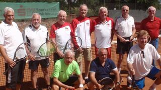 Die Herren 65 der Tennisspielgemeinschaft Lauda-Unterbalbach-Gerlachsheim wurde Meister und steigt nun in die Oberliga auf.