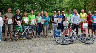 Die Sieger des Stadtradelns 2022 in Adelsheim freuten sich über ihre Urkunden.