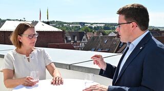 Landrat Christoph Schauder im Gespräch mit FN-Redakteurin Heike von Brandenstein.