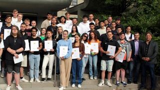42 Schülerinnen und Schüler des Berufskollegs I an der Frankenlandschule haben ihre schulische Ausbildung erfolgreich abgeschlossen.
