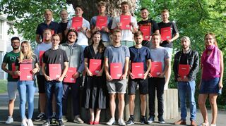 17 Schülerinnen und Schüler der Klasse 1BKFHT/W (Klassenlehrerin von Fritsch) legten an der Gewerblichen Schule Tauberbischofsheim erfolgreich die Fachhochschulreife ab.