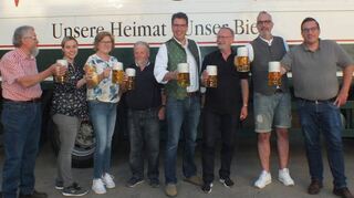 Höchstes Lob erhielt das Festbier für das 67. Heimat- und Quätschichfest in Kreuzwertheim. Auf ein gutes Gelingen stießen die Mitglieder des Festausschusses zusammen mit den Verantwortlichen der Brauerei an.