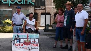 Hardheimer Bürger protestierten jüngst gegen die geplanten Kurzzeitparkplätze vor dem Erfapark. Nun lässt der Investor diesen Plan fallen.