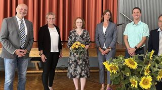 Bei der Einführung: Schulrat Uwe Wurz, Ortsvorsteherin Daniela Gramlich, NGS-Rektorin Stefanie Kautzmann, geschäftsführende Schulleiterin Monika Schwarz, ÖPR-Sprecher Harald Ockenfels, Schuldekan Martin Schwarz.