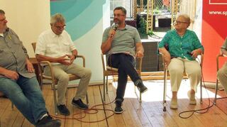 Eine der Gesprächsrunden zum Thema „Gebietsreform“: (von links) Heinz Staubitz, Erich Kern, Moderator Patrick Schönig, Ingeborg Schulz und Walter Link.