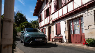 mid Groß-Gerau - Urbanes Modell: Der Hyundai Bayon wurde speziell für Europa entwickelt und produziert, so dass man mit ihm auf den engen Straßen gut zurechtkommt.