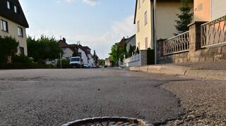 Die Becksteiner Straße in Lauda wird ab Herbst saniert. Der Zustand erlaubt keine weitere Verzögerung, zumal auch Kanal- und Wasserleitungen ausgetauscht werden müssen.