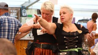 Viel zu tun hatten wieder die Gastro-Kräfte rund um das Festzelt.