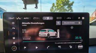 mid Groß-Gerau - Der Born zeigt, wie viel Kilometer man pro Minute auftankt.