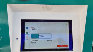 mid Groß-Gerau - Nur mit der maximalen Ladeleistung von 50 kW DC gewinnt man heute keinen Blumentopf mehr.