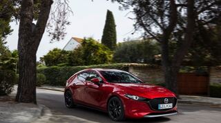mid Groß-Gerau - Die intuitive Bedienung des Mazda3 überzeugt im ADAC-Test.