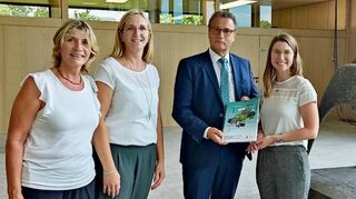 Offizielle Übergabe des regionalen Entwicklungskonzeptes Badisch-Franken an Minister Peter Hauk.