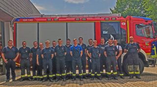 Die 15 neuen Maschinisten der Igersheimer Freiwilligen Feuerwehr.