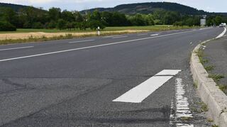 Mit dem Teilstück zwischen dem Abzweig Marbach bis nach Lauda beginnt am Montag, 1. August, die Sanierung der B 290 zwischen Königshofen und Gerlachsheim. Rund 1,6 Millionen Euro lässt sich der Bund die Maßnahme kosten. In dem Zug werden auch die beiden Bushaltestellen bei Marbach barrierefrei umgebaut.