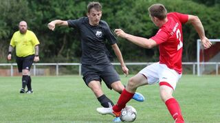 Von den geplanten Strukturveränderungen im württembergischen Fußball werden in besonderen Maße unter anderem auch die beiden Hohenloher Bezirksligisten SV Wachbach (schwarzes Trikot) sowie TV Niederstetten betroffen sein.