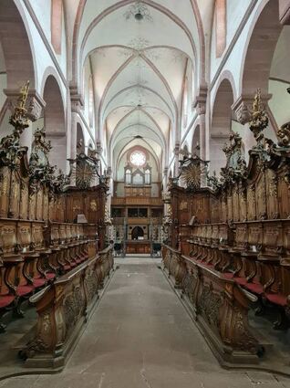 Das barocke Chorgestühl der Klosterkirche Bronnbach aus dem Jahr 1777.